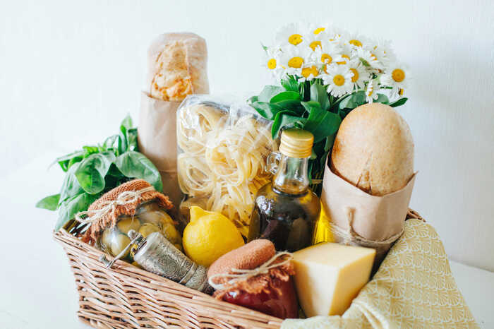 10 Airbnb Welcome Basket Ideas Your Guests Will Rave About