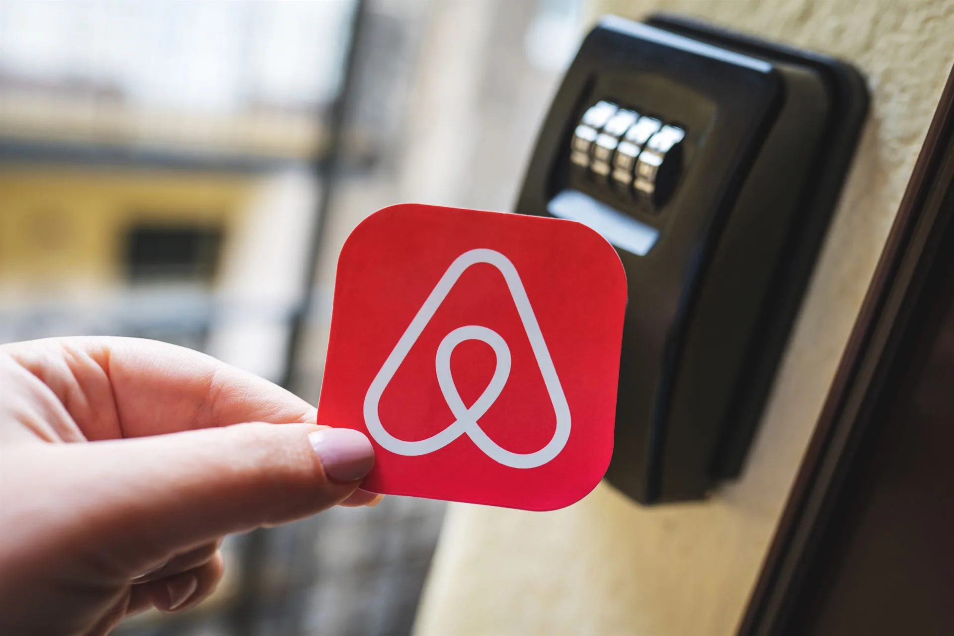 Using an Airbnb Lockbox for Self-Check-In